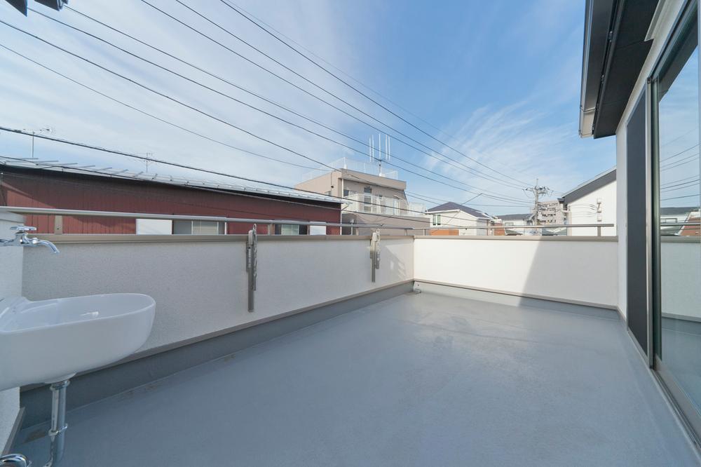 Balcony. Same specifications roof balcony