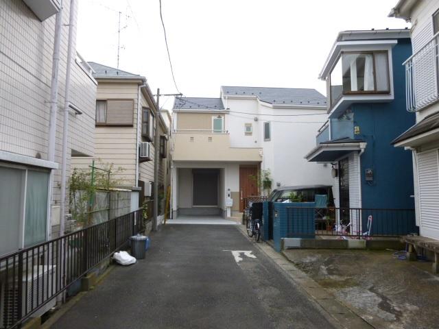 Local photos, including front road. Local (11 May 2013) Shooting