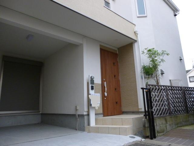 Entrance. Local (11 May 2013) Shooting