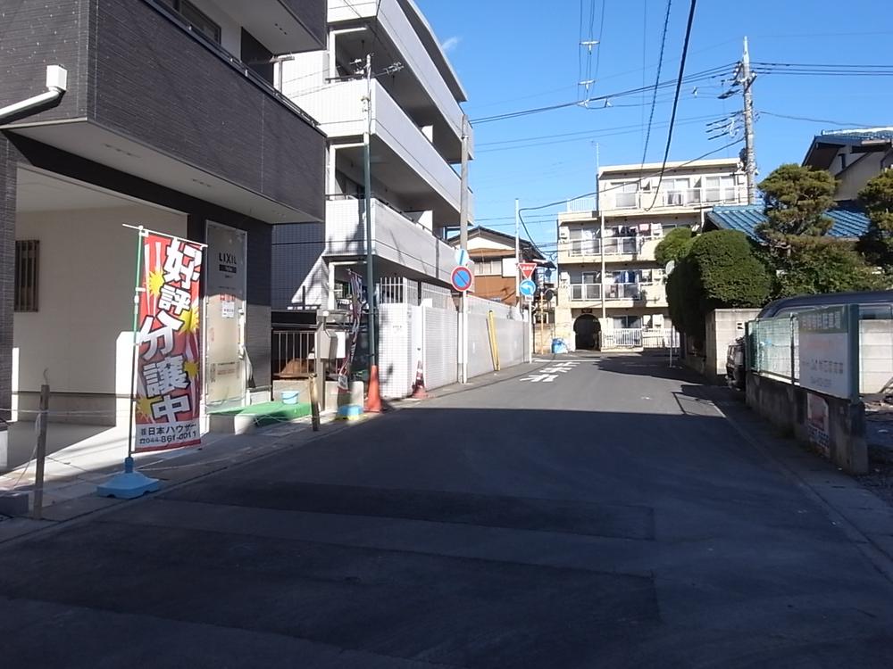 Local photos, including front road. Property front garage is also a breeze with less 5.6m road with traffic.