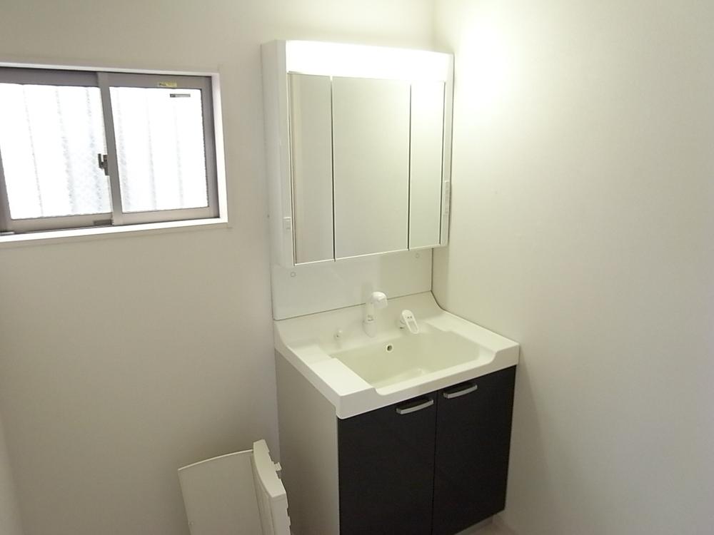 Wash basin, toilet. Bright and ventilation good basin.