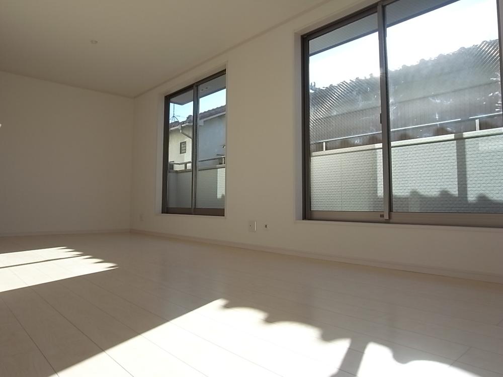 Living. Bright living