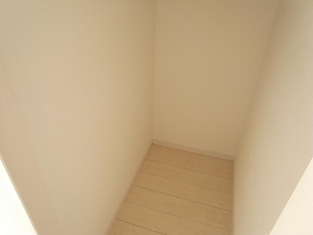 Receipt. Walk-in closet