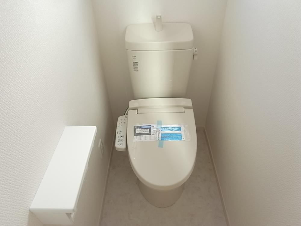 Toilet. Toilet 2 places, Together there are windows It is ◎.