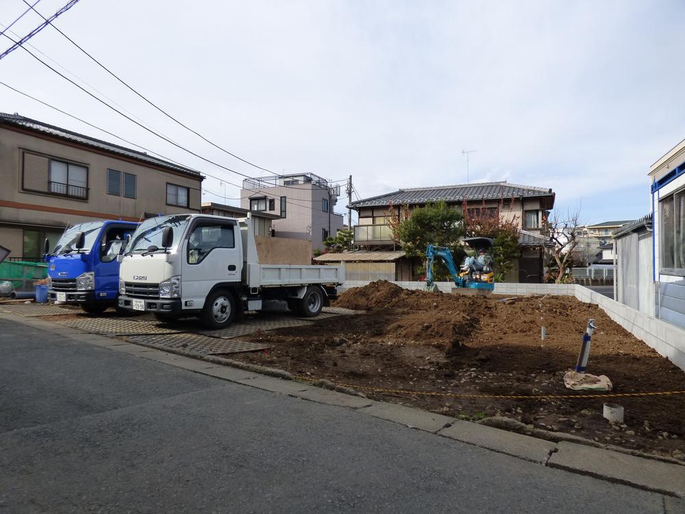 Local photos, including front road. Local (12 May 2013) Shooting