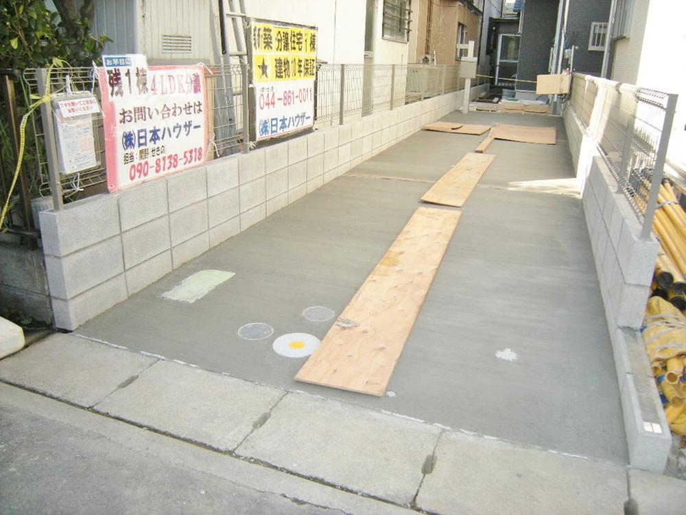 Local appearance photo. Two cars