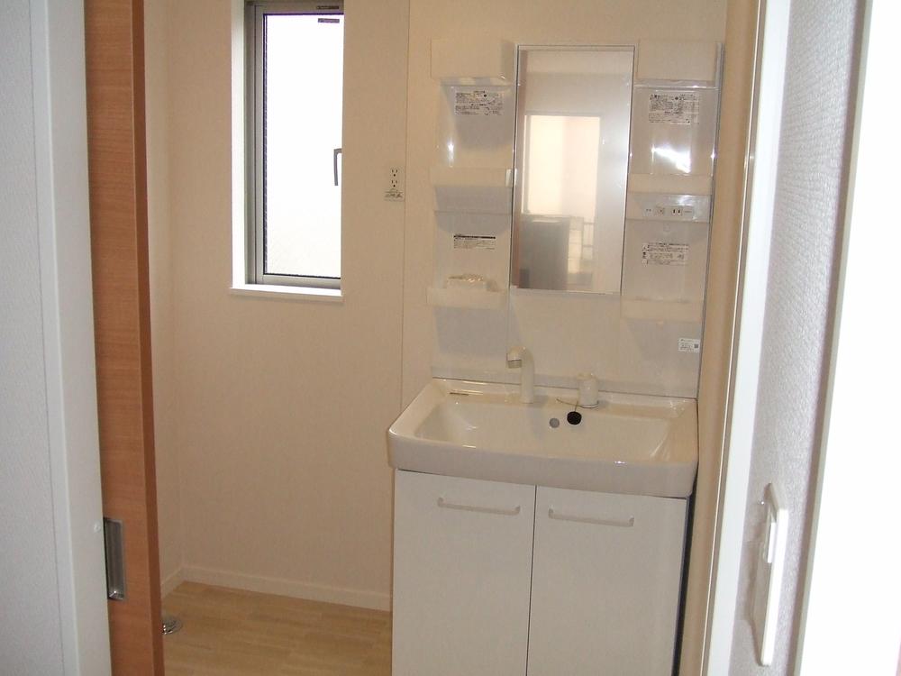 Wash basin, toilet. Indoor (12 May 2013) Shooting