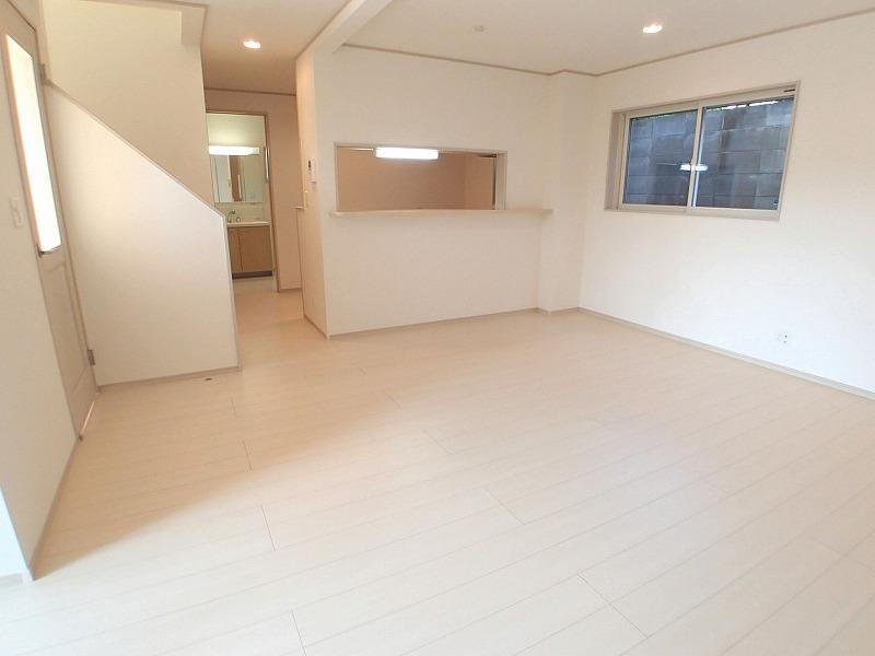 Living. Face-to-face kitchen It is a good living for Ease of Use