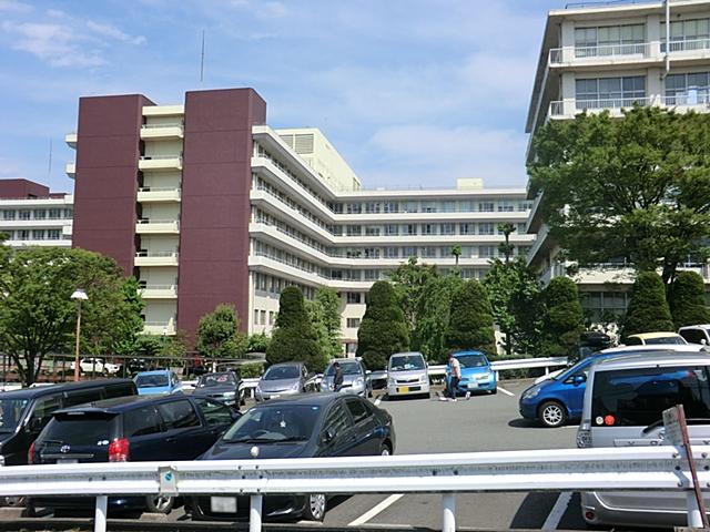 Hospital. St. Marianna University School of Medicine 750m to the hospital