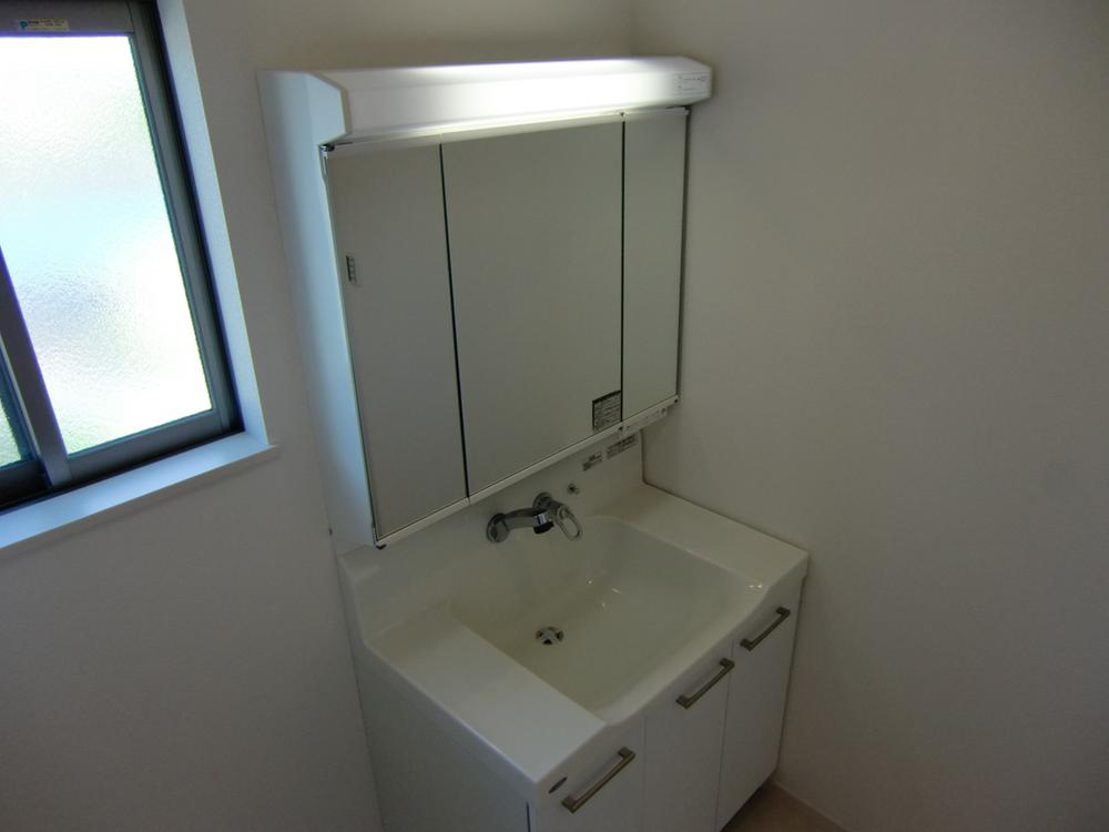 Wash basin, toilet. Indoor (04 May 2013) Shooting, 21 Building