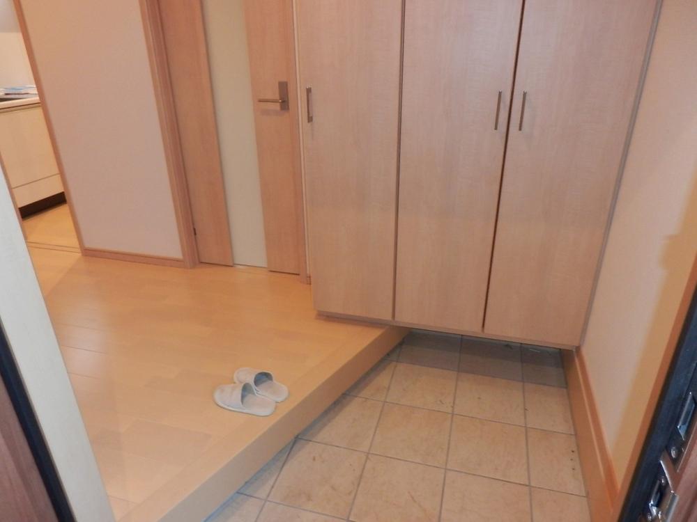 Entrance. Entrance (November 2013) Shooting