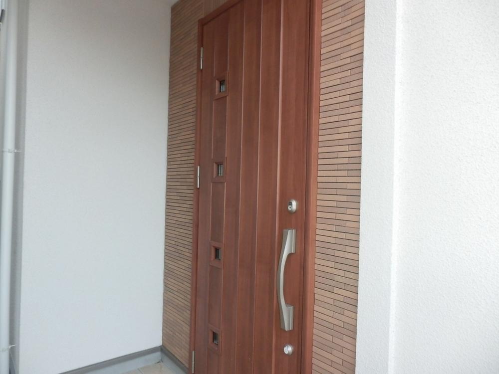 Entrance. Entrance (November 2013) Shooting