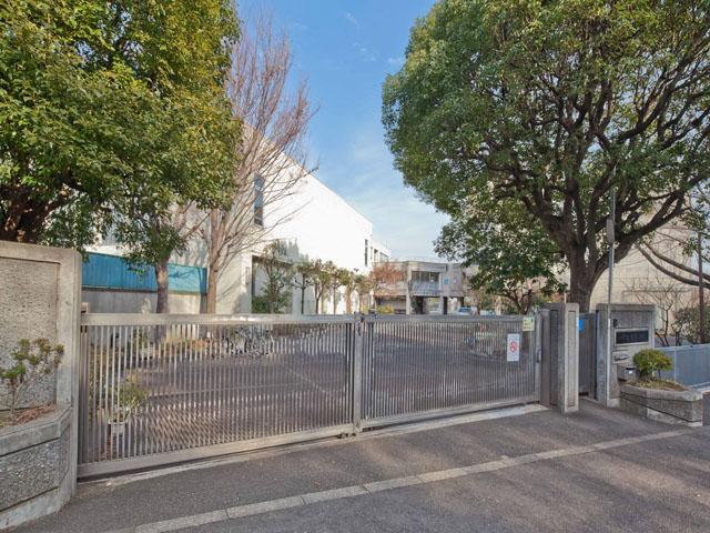 Primary school. 940m to Kawasaki Minami Kan Elementary School