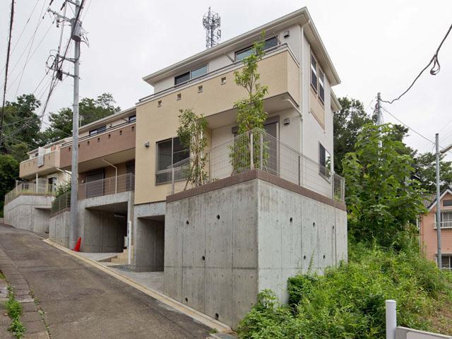 Local appearance photo. Local (11 May 2013) shooting in front / 1 Building The back left / Building 2