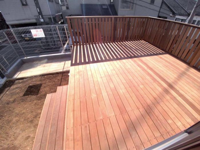 Garden. Please call up to alpine industry 0800-603-0604 [Toll free]      Double power generation of "solar power + ENE-FARM. 2-story with a wood deck. Good hit yang south facing public roads. "