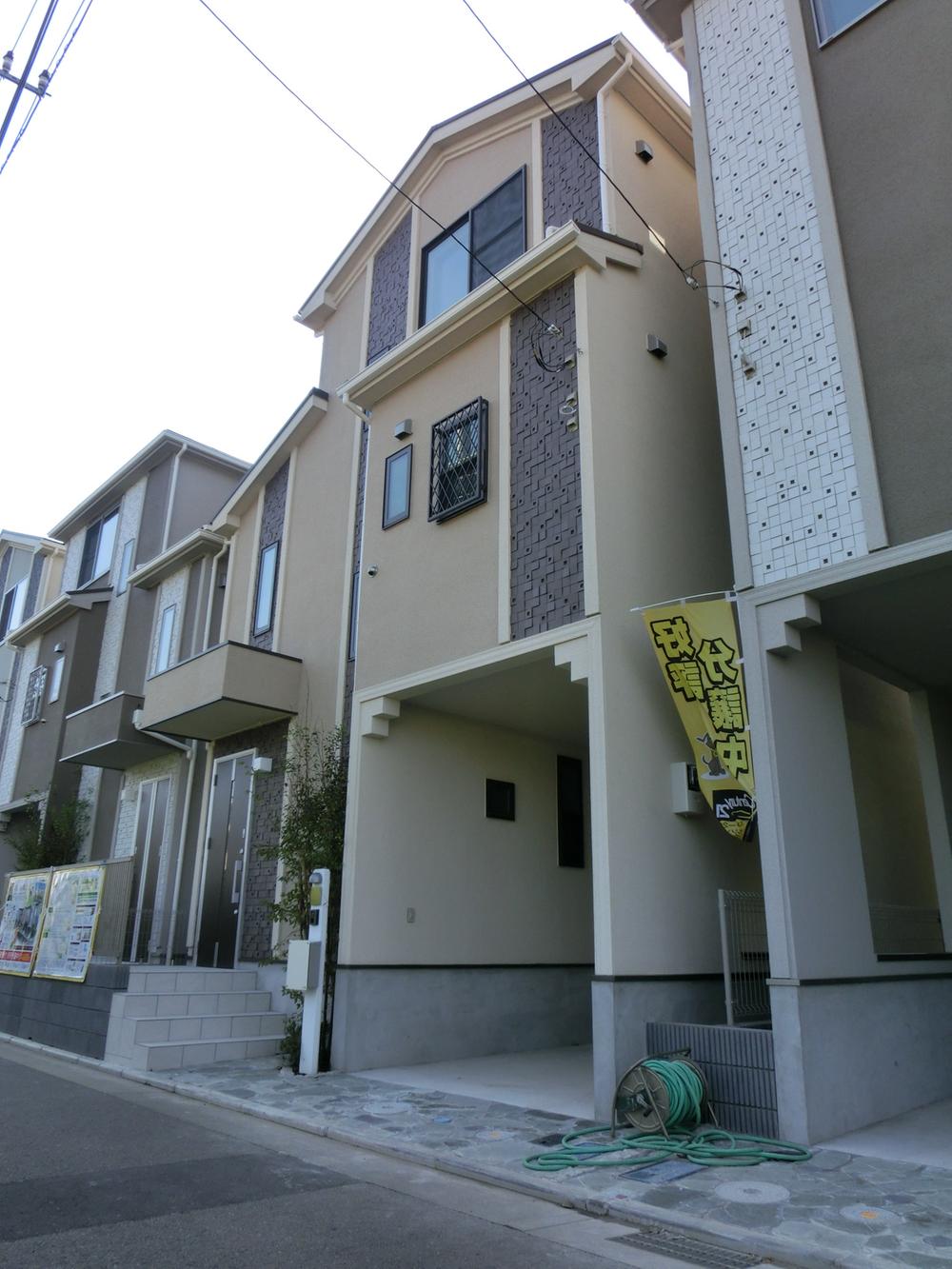 Local appearance photo. Local (10 May 2013) Shooting Building 3