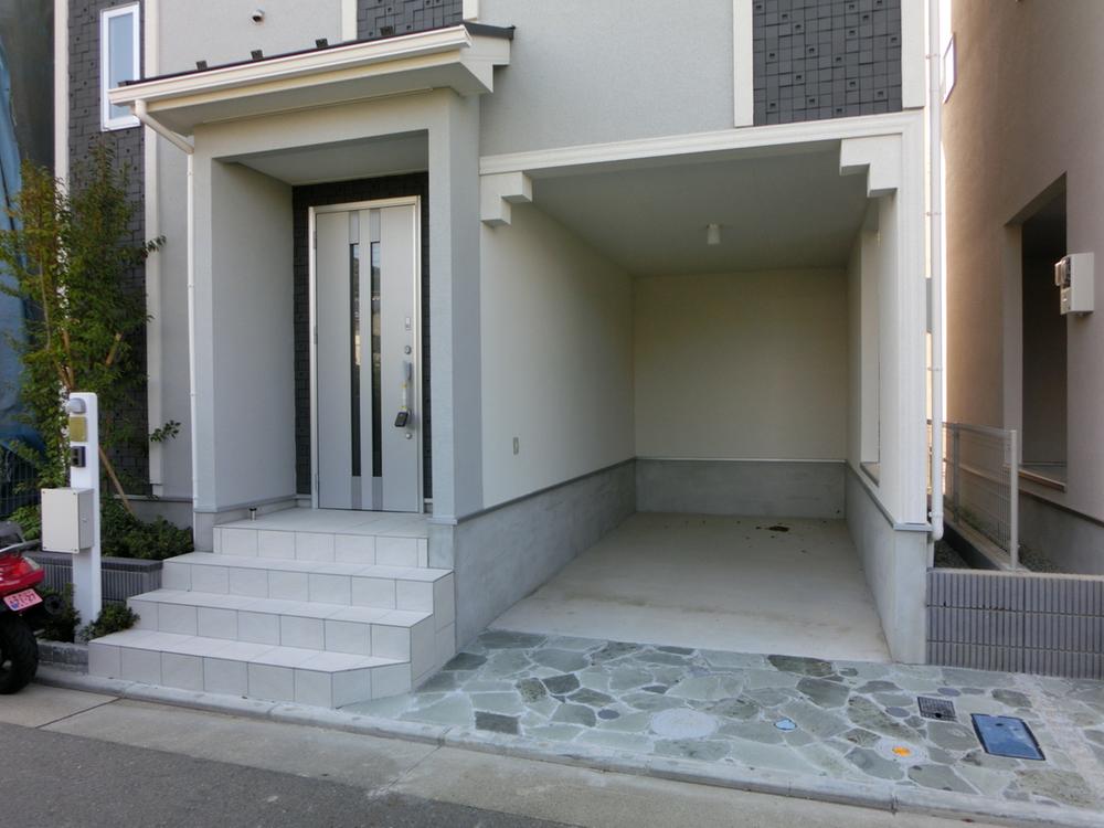 Entrance. Local (10 May 2013) Shooting