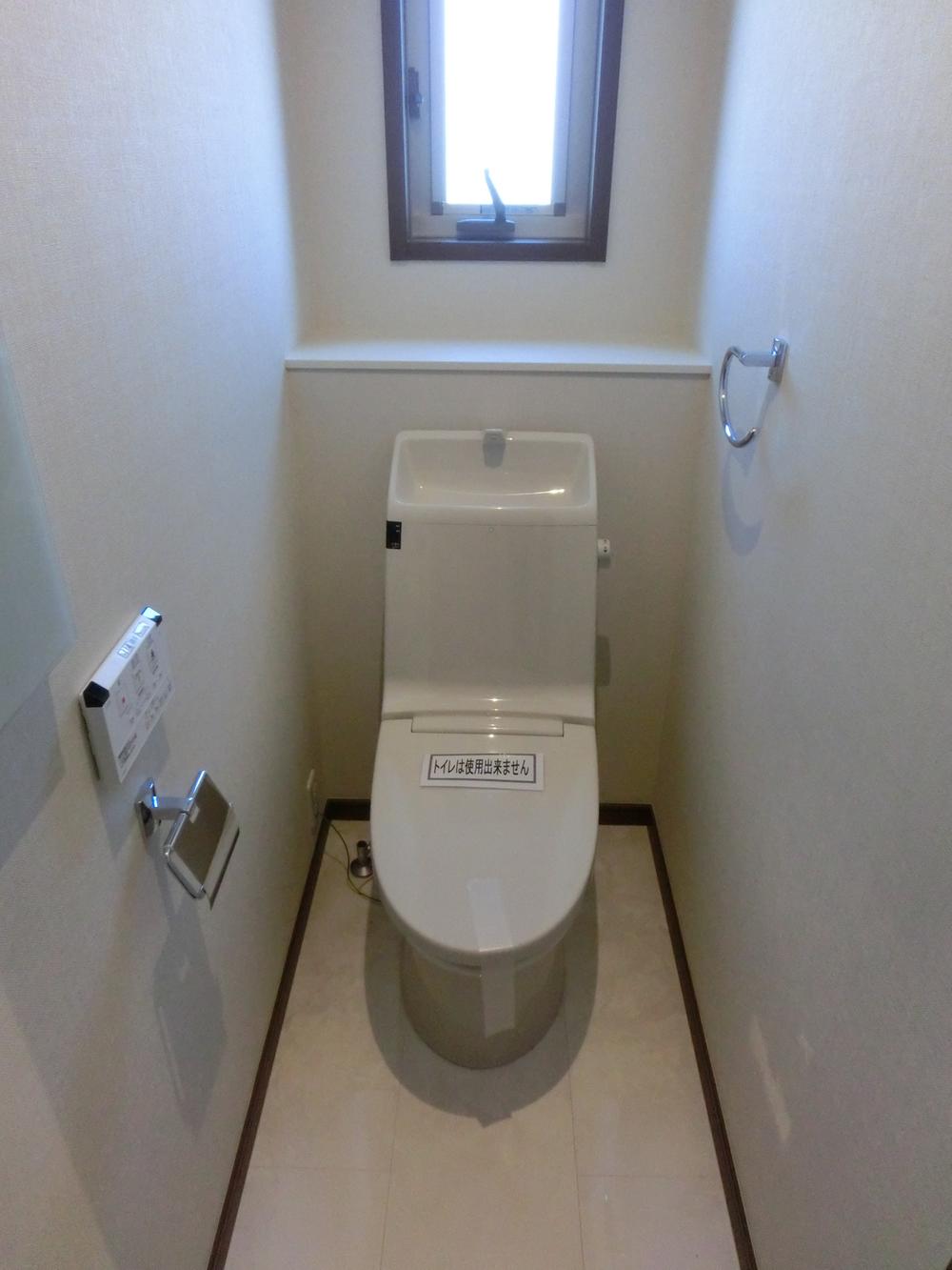 Toilet. Indoor (10 May 2013) Shooting