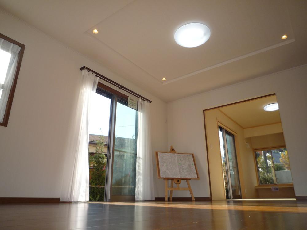 Living. Hot-water floor heating is standard equipment Living. (Photo 7 Building)