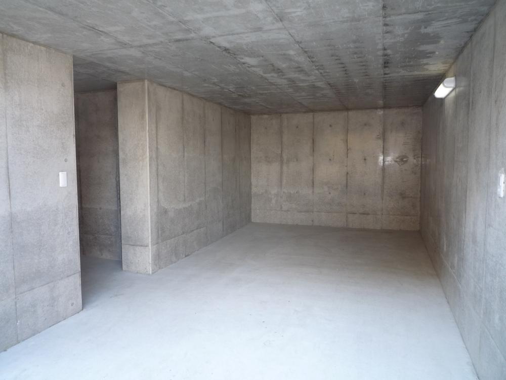 Parking lot. 9 Building's underground garage.