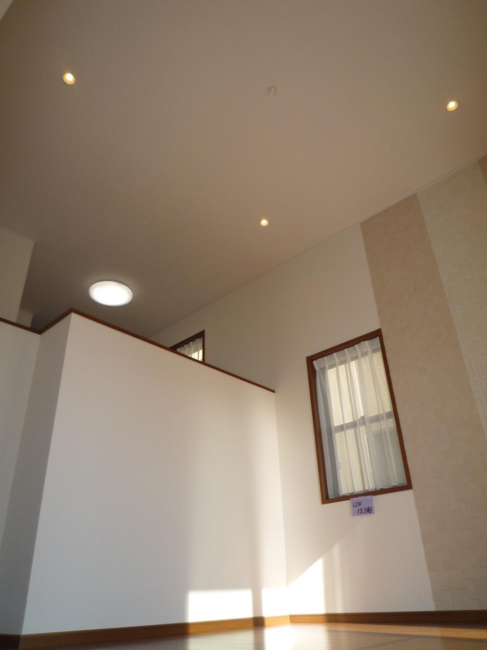 Living. 9 Building LDK is ceiling height 3.4m in the split-level home adoption! !