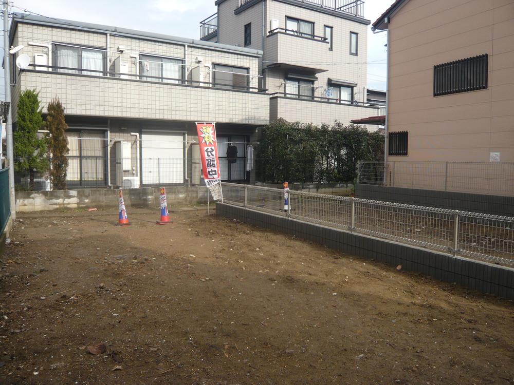 Local photos, including front road. Local (January 2014) Shooting