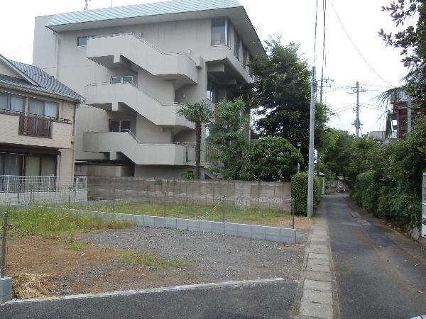 Local photos, including front road. Facing the south side road.