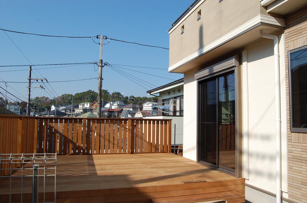 Garden. Local (November 17, 2013) shooting a wood deck is completed