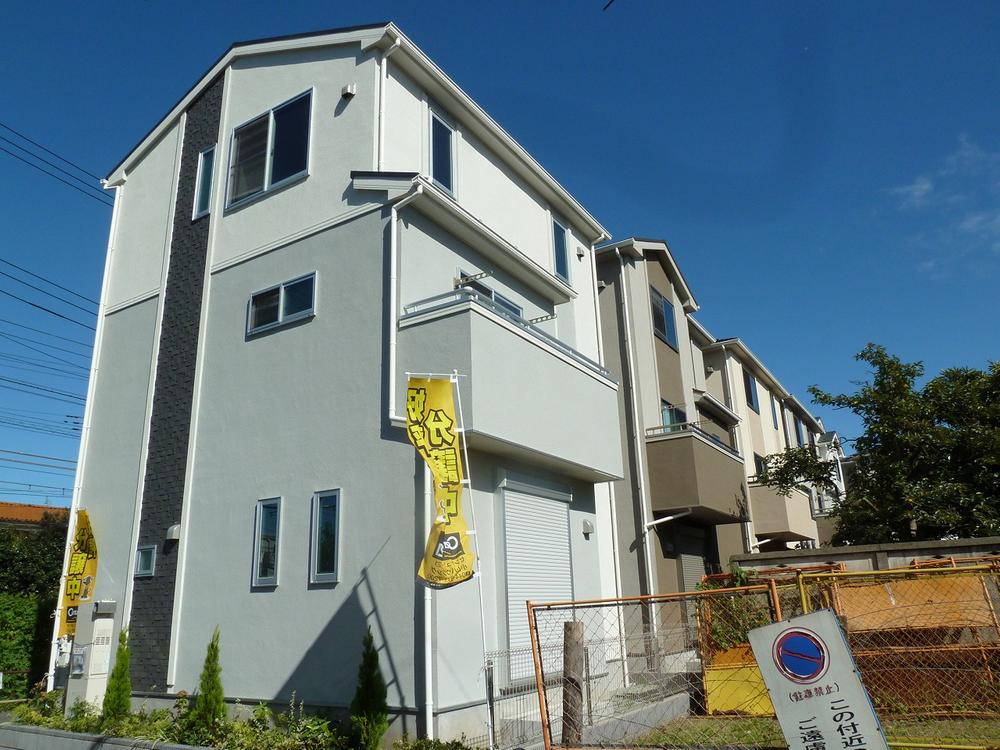 Local appearance photo. Local (10 May 2013) Shooting