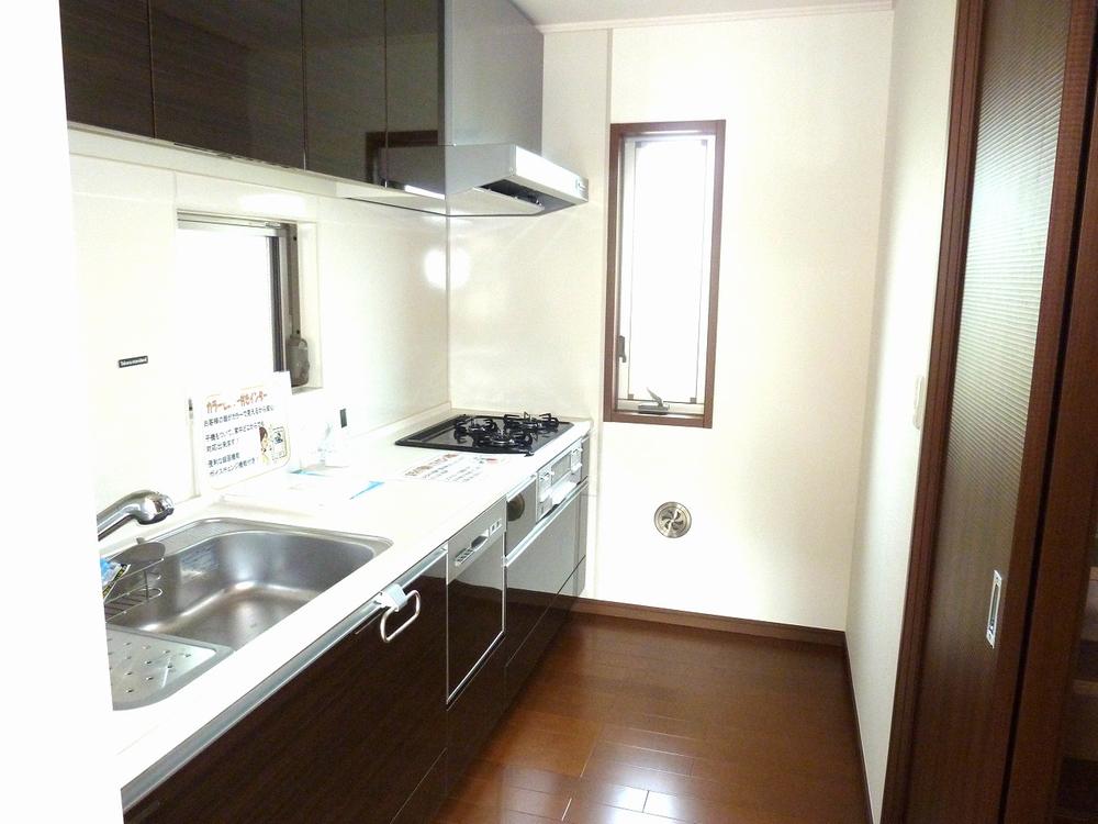 Kitchen. Indoor (10 May 2013) Shooting