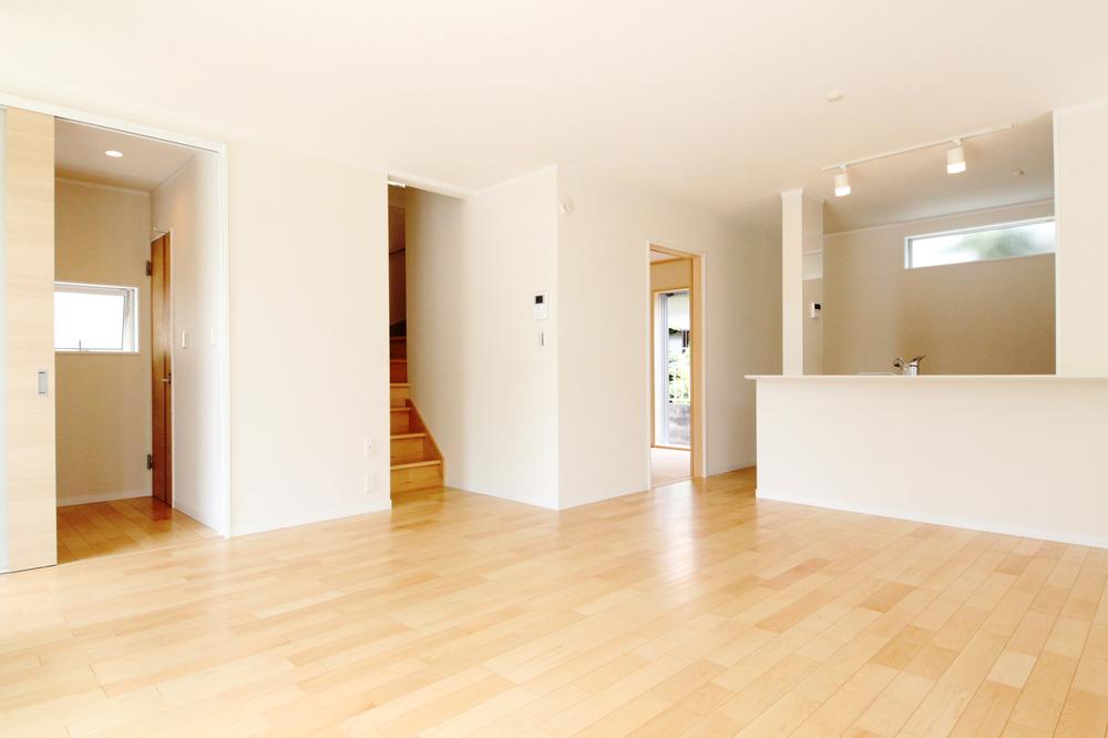 Same specifications photos (living)