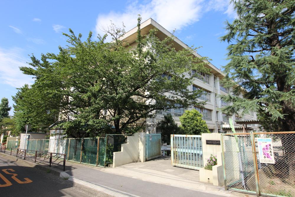 Junior high school. Minamiikuta 900m until junior high school