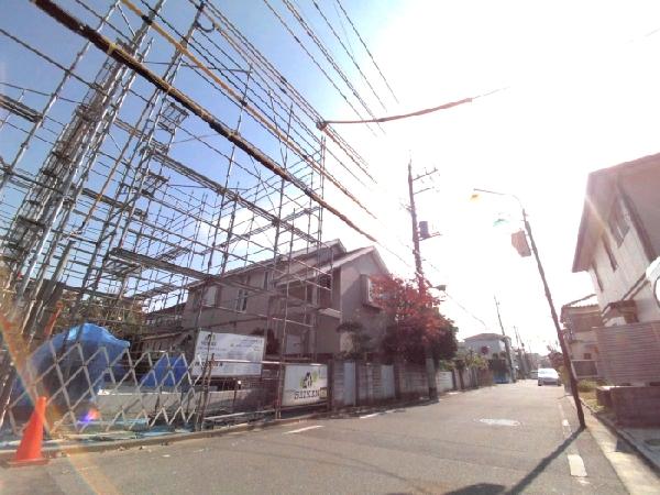 Local photos, including front road. City gas