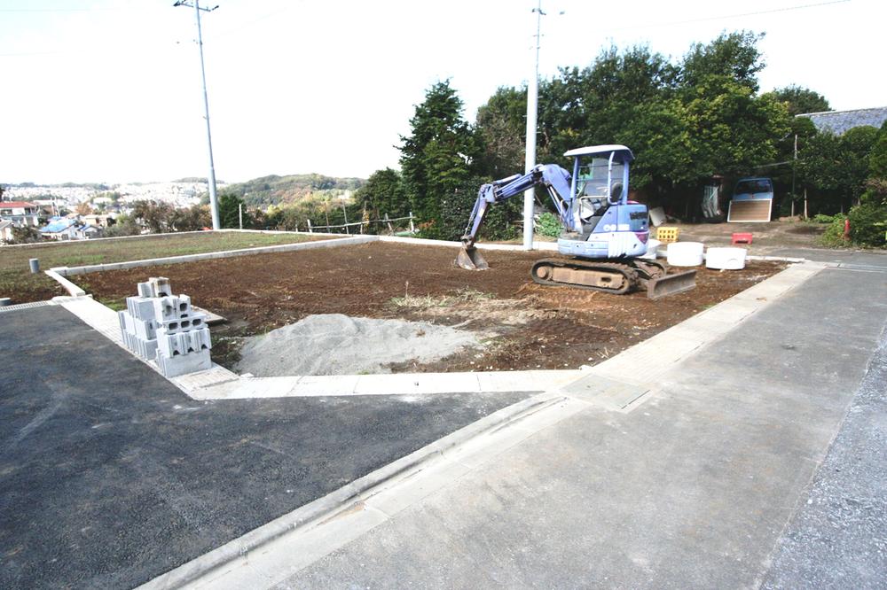 Local photos, including front road. Local (11 May 2013) Shooting