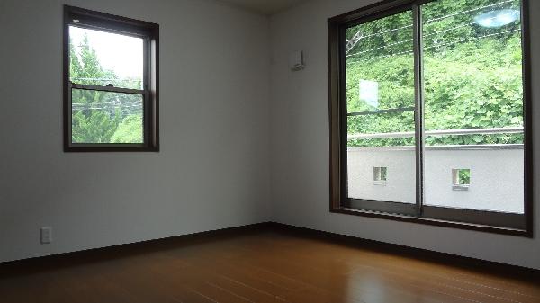 Non-living room. Western 8.5 Pledge