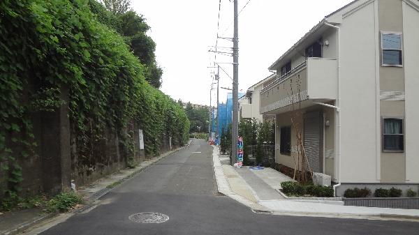 Local photos, including front road. It is the south front road 1