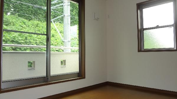 Non-living room. Western-style is 6 Pledge