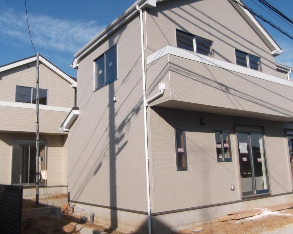 Local appearance photo. Local (11 May 2013) is a bright room throughout the day well per shooting sun