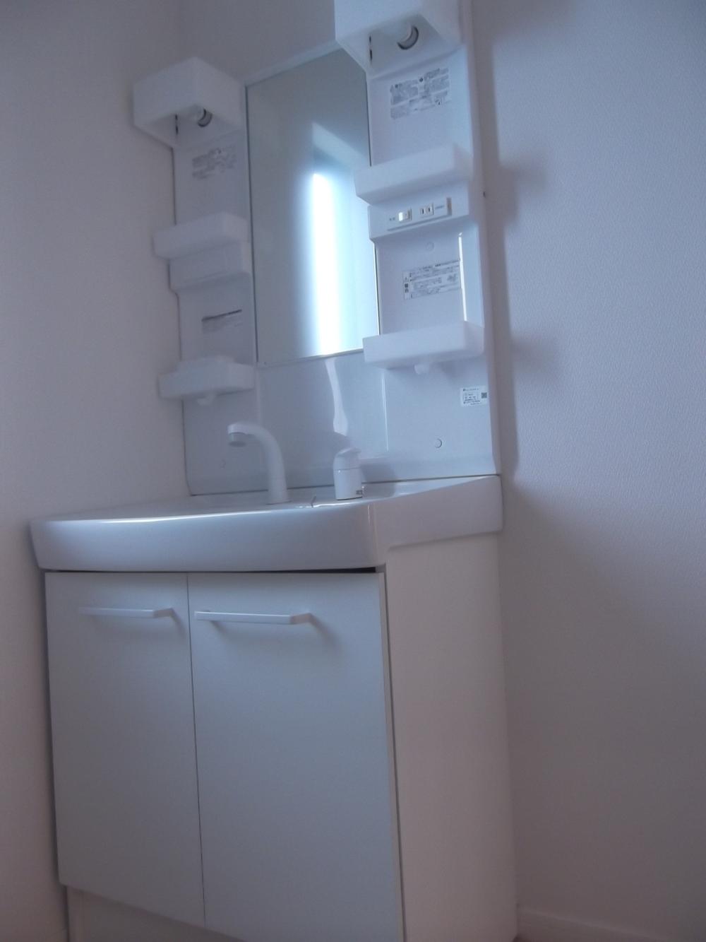 Wash basin, toilet. Indoor (11 May 2013) Shooting