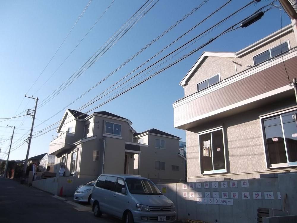 Local photos, including front road. Local (11 May 2013) Shooting