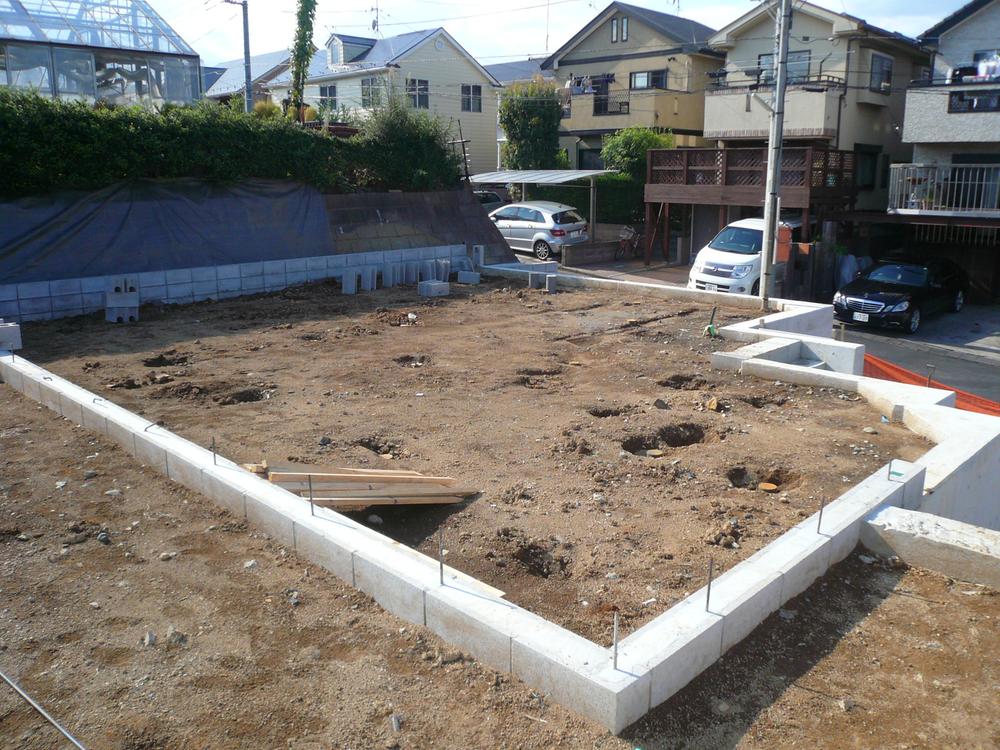 Local appearance photo. A Building! 4LDK of car space with 2 car! Balcony wide span.