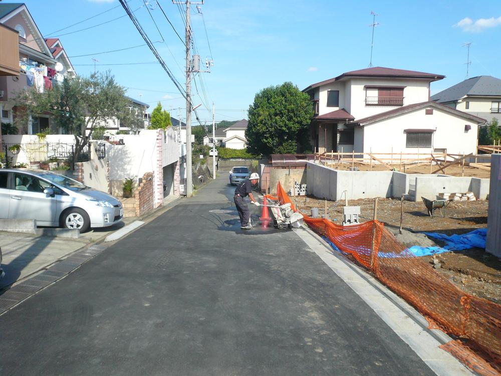 Local photos, including front road. Seddo to about 5 meters road that is clean pavement!