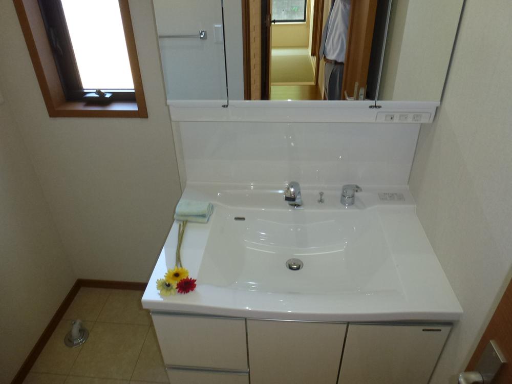 Wash basin, toilet. Indoor (June 2013) Shooting