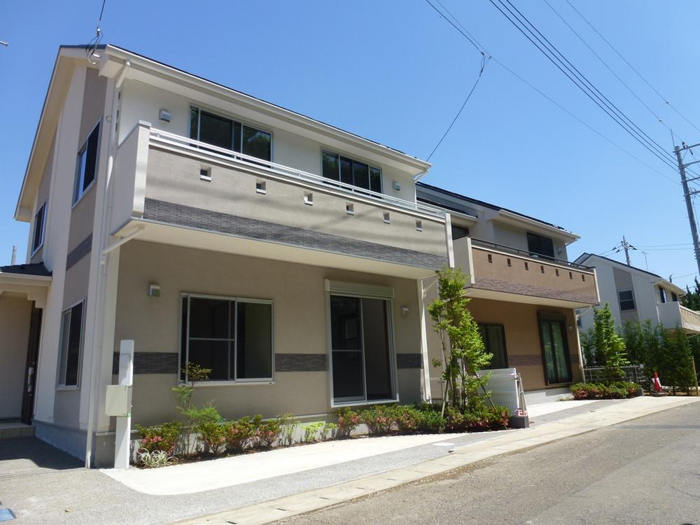 Local appearance photo. Solar panels mounted housing is 32,800,000 yen ~ I am happy also to the economic and. Local (June 2013) Shooting