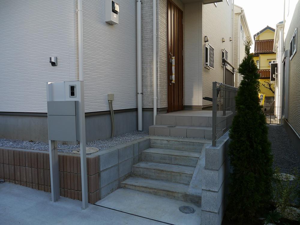 Local appearance photo. Luxury drifting entrance porch