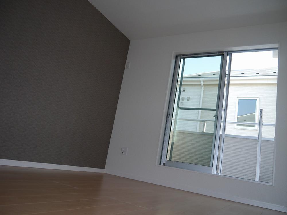 Non-living room. Day is good. 