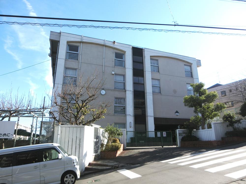 Junior high school. 555m to the Kawasaki Municipal Masugata Junior High School