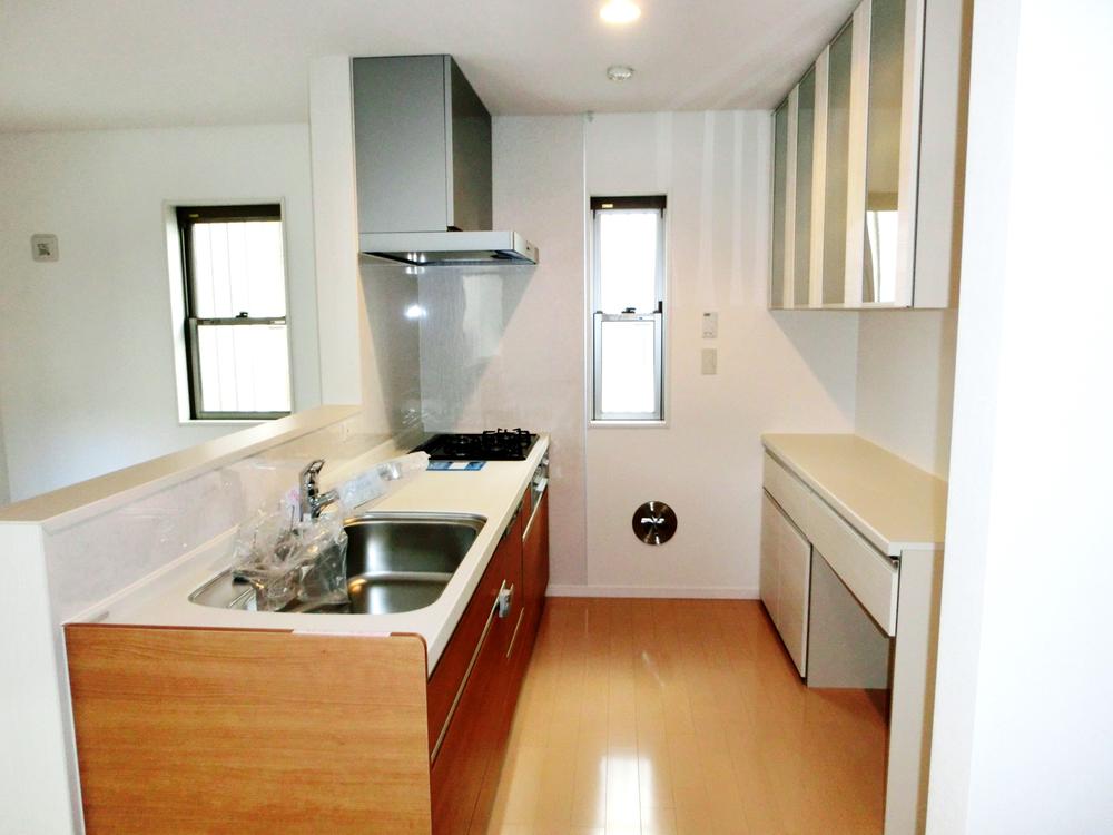Kitchen. 8 Building Counter type kitchen with cupboard! !