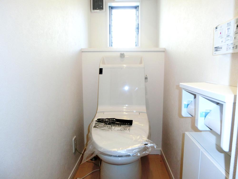 Toilet. 8 Building toilet