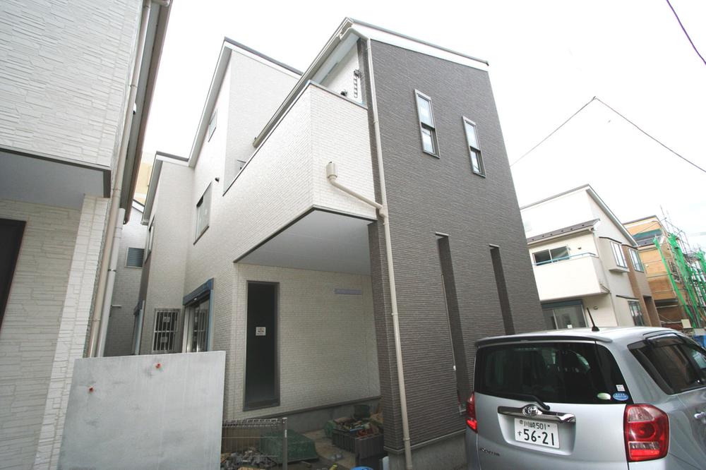 Local appearance photo. Local (11 May 2013) Shooting